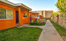 Inn 1 - Downtown 1 Bedroom Unit, Sleeps 6 With Shared Hot Tub