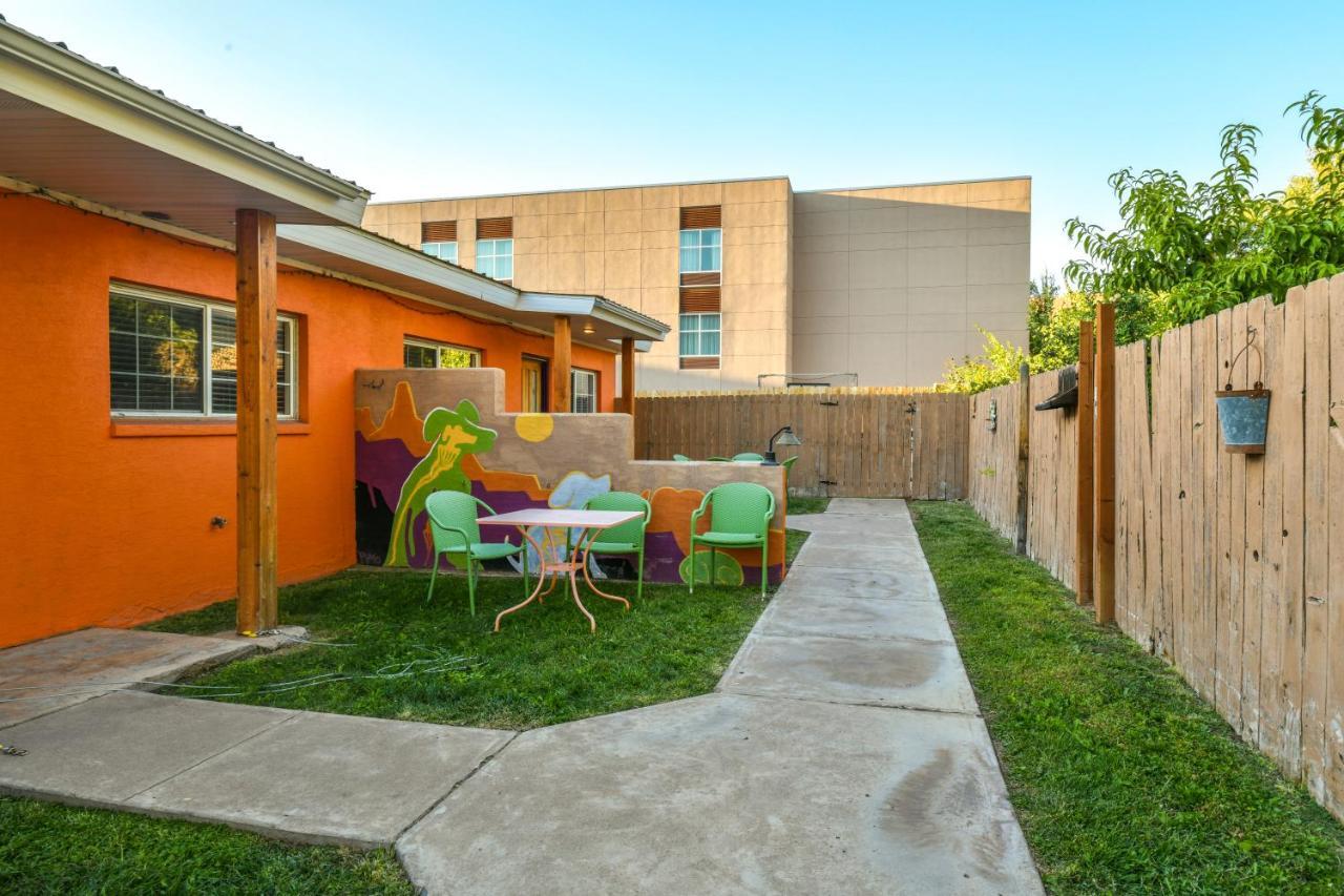 Inn 1 - Downtown 1 Bedroom Unit, Sleeps 6 With Shared Hot Tub Moab Exterior photo
