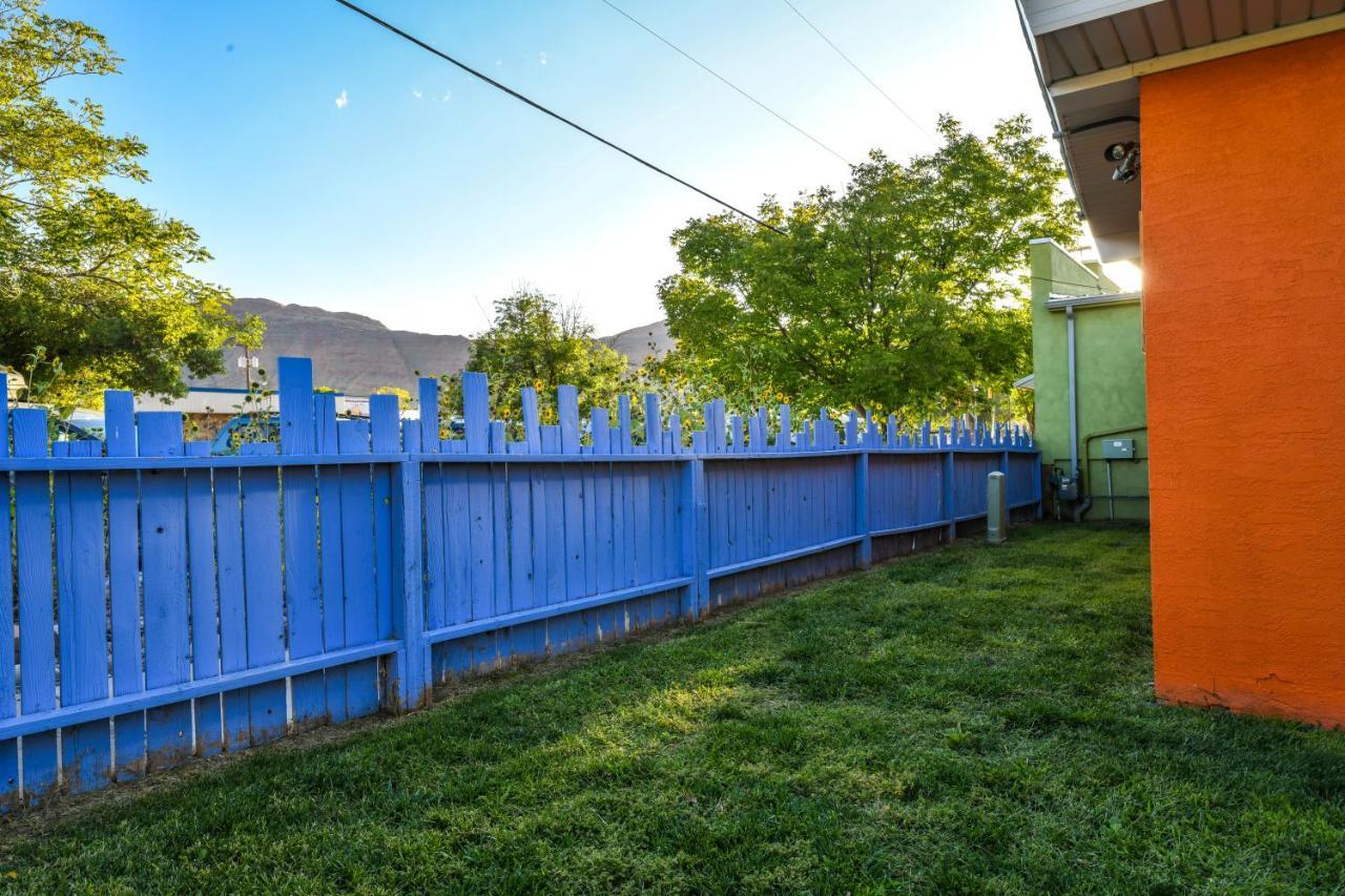 Inn 1 - Downtown 1 Bedroom Unit, Sleeps 6 With Shared Hot Tub Moab Exterior photo